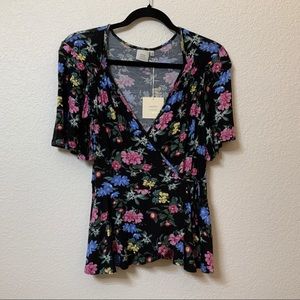 Good Luck Gem flutter shortsleeved wrap black/rose